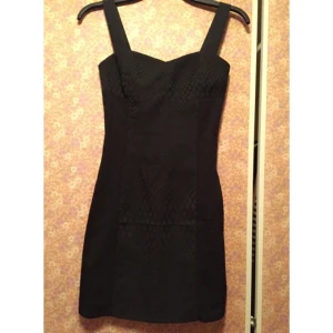  - Svart klänning 100kr ingår frakt