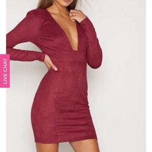  - Helt ny, oanvänd klänning från Nelly.se.  Supersnygg passform och skönt material. Nypris 400 kr.