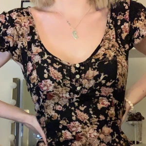 Ralph Lauren vintage klänning - Fin somrig klänning från Ralph Lauren, storlek 6 så passar en S eller kanske en M. Använd ett fåtal gånger men är i ett bra skick. 