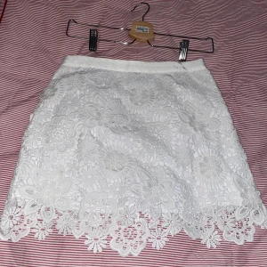 Kjol från topshop - Gullig kjol från topshop i fint skick 