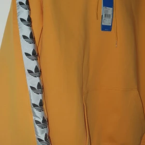 Adidas hoodie Stl. L - Helt ny, bara provat en gång.