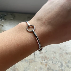 Armband  - Ej äkta, men väldigt stilrena ✨ 30kr styck, frakt tillkommer 💗