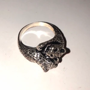 Populär ring från Indiska - Säljer denna populära, slutsålda ringen från Indiska!💖💖💖