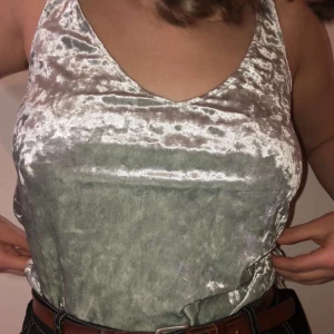 Linne! - Säljer detta linne för 80kr + frakt:) Jättefint men inte riktigt min stil längre. Skriv om du har frågor 