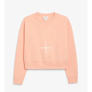 Sweatshirt  - En sweatshirt från monki i samma modell som första bilden men i en mer neonrosa/aprikos färg som är väldigt svår att ge rättvisa på bild. Skulle säga att sista bilden visar färgen bäst. Väldig mysig och den har en jättehärlig färg till sommaren när man är brun✨