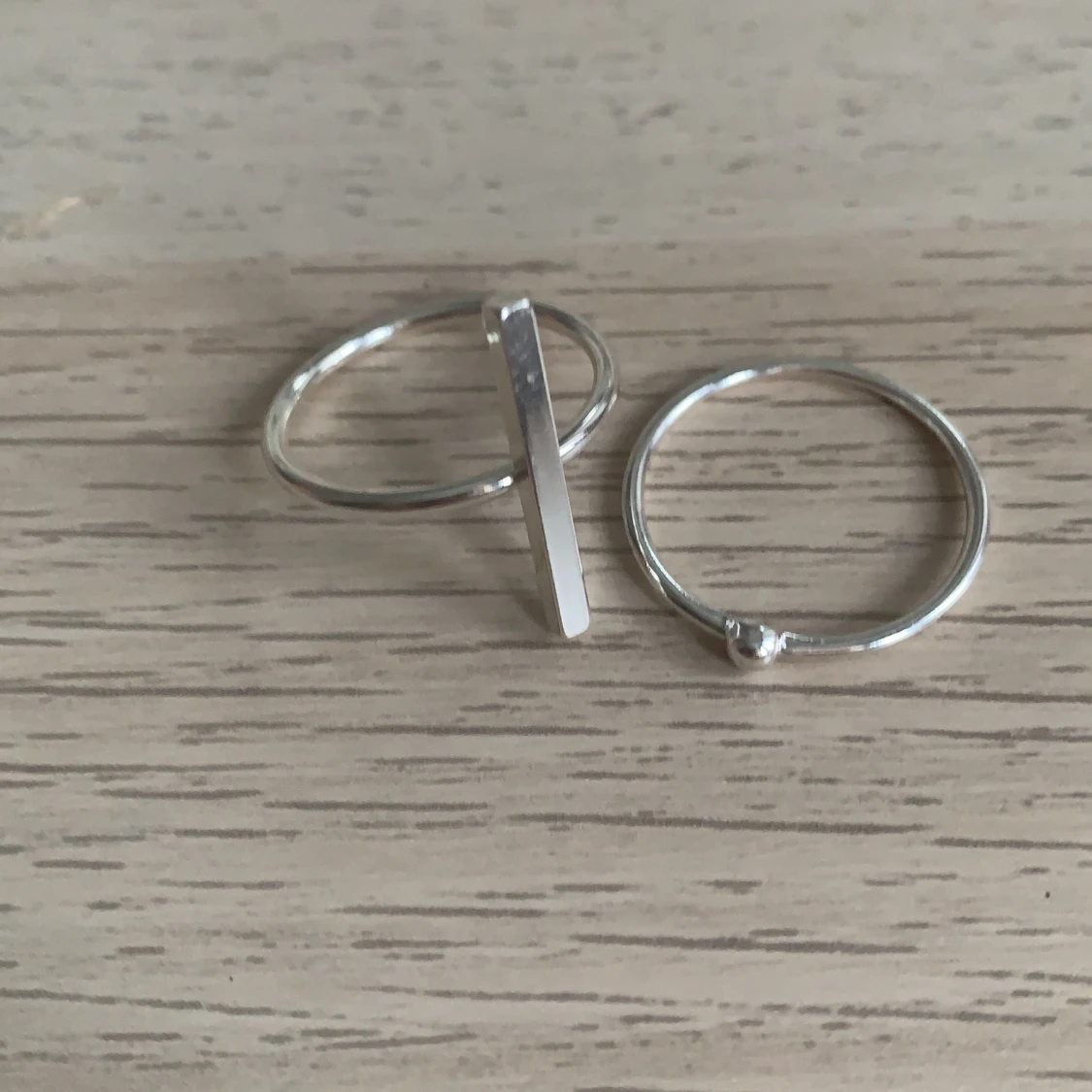 Säljer dom här två ringarna  - 91