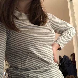 pyjamaströja - cute pyjamaströja med två olika mönstrade fram och baksida🥸 supersöt och behaglig!