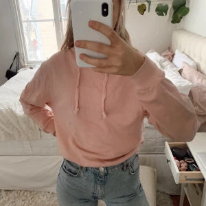 Hoodie rosa - Rosa hoodie från NAKD. Använd en gång. Nypris 249, mitt pris 149. Kunden står för frakt💕