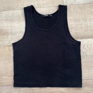 Svart Linne - Ett svart linne från BikBok, Köpare står för frakt, runt 44kr