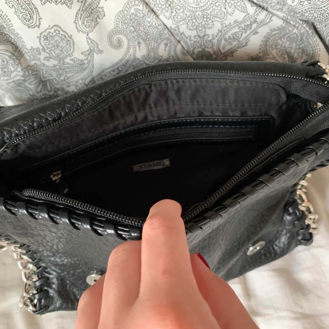 Svart kedjeväska - 90