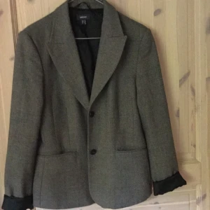  - Klassisk kavaj från Mexx 
Sparsamt använd 
