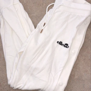Ellesse byxor  - Ellesse byxor storlek 38, använda endast en gång! Köparen står för fraktkostnaden!
