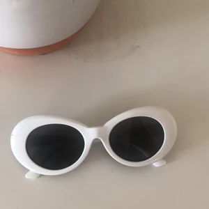 Cluout goggles - Hej nu har jag tänkt att sälja mina clout goggles för att jag aldrig använder dom det är bra skick inga repor eller något exakt som nya