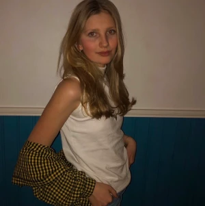 Cool rutig skjorta  - Gul och svart rutig skjorta som är väldigt unik och perfekt festplagg⚡️⚡️