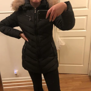 Hollies jacka  - En hollies som hade bälte innan men tyvärr inte har något nu. I storlek 40 men passar även 38. Pris kan diskuteras 