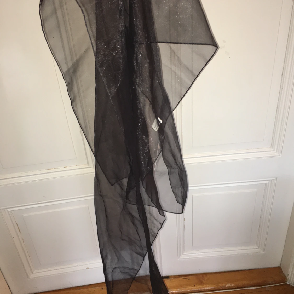 Svart sjal organzatyg