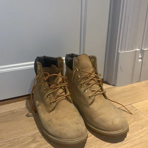 Timberlands classics - Dom bästa vinterkängorna man kan tänka sig! Helt okej skick. Nypris 2000kr