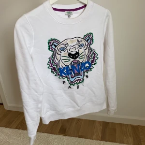 Kenzo tröja - Kenzo tröja i jättebra skick. Använd ett fåtal gånger.