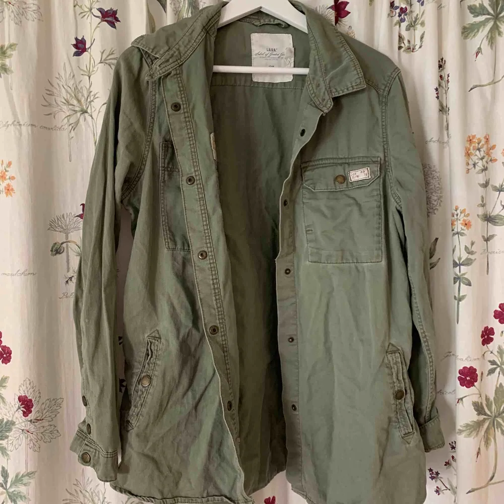 Stylish army green button up jacket . Jackor.
