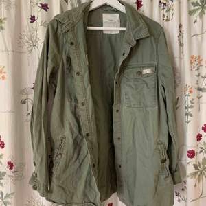 Stylish army green button up jacket 