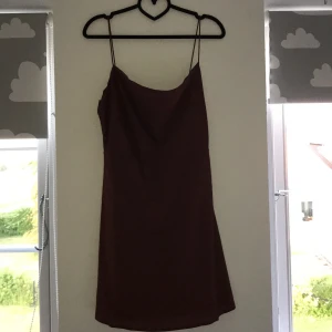 Cami Dres - En superfin o somrig klänning, helt ny och oanvänd. Lapp finns kvar.