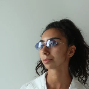 Solglasögon 00-tal - Säljer dessa på @haawsecondhand på Instagram, in och följ! 💙