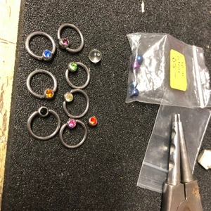 Ring med sten - Fina smycken från företaget Laboro. Hör av er vid frågor och köp. Ringen kostar 30kr och stenen har enskilt pris. + frakt