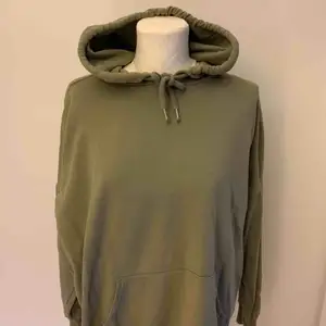 Ljusgröna hoodie! Lite oversize