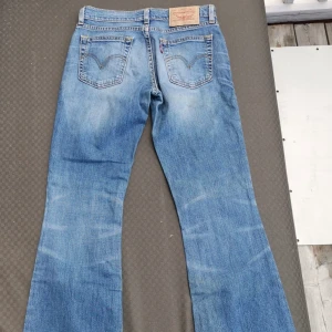 Levis vintage jeans  - Fint skick men använda. Inga defekter. Köparen står för frakt. Kan gå ner i pris vid snabb affär. Möts i Stockholm