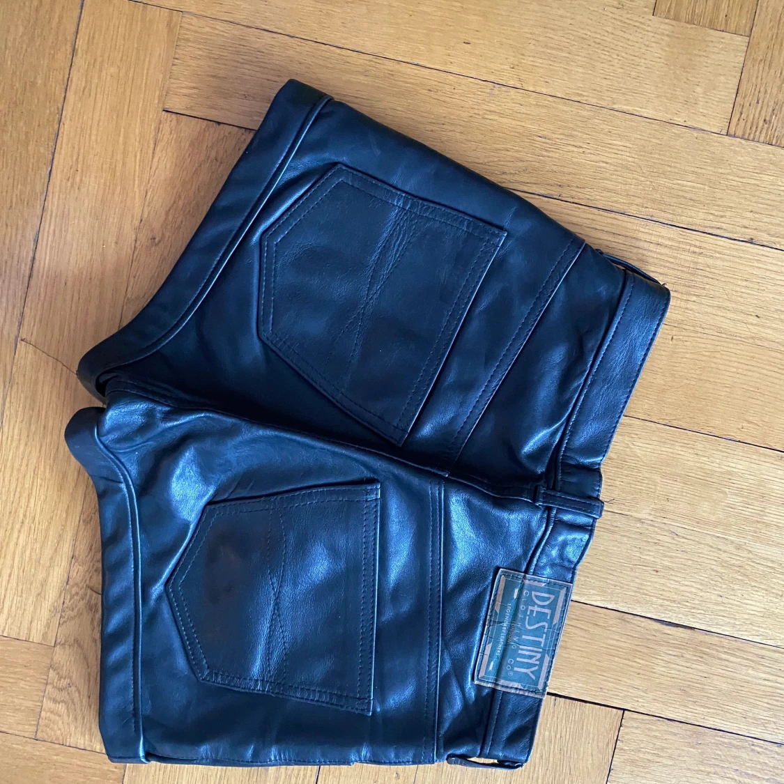 Skinnshorts storlek s  - 91