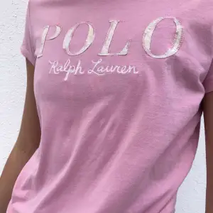 Säljer denna fina tröja från Ralph Lauren i strl xs. Fint skick