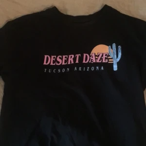  tshirt  - Tshirt från twintip, sparsamt använd. 