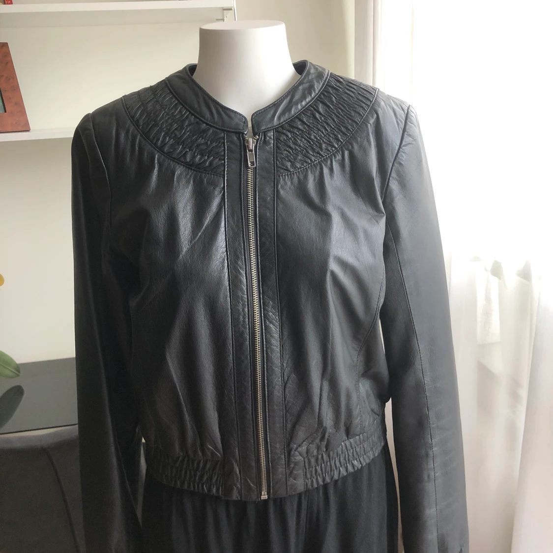 Svart skinnjacka - 90