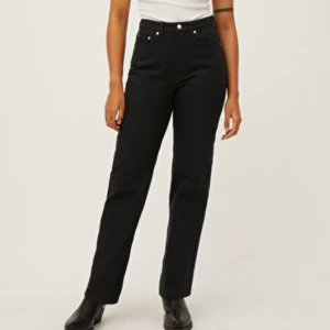 Weekday rowe - Säljer på mina weekday jeans i modellen rowe som knappt är använda. Storlek 25/30. Skicka för fler bilder. Frakt tillkommer