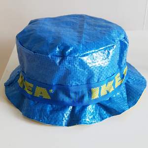 Jätte het Ikea bucket hat med gult innerfoder 😍 frakt ingår i priset!