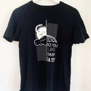 T-shirt med tryck - Gullig t-shirt med supersött tryck. Knappt använd💕 Jääääätteskönt tyg! 