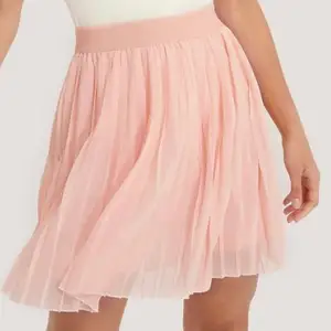 Plisserad kjol från NAKD🥰 säljer pga fel strl💗Skickas spårbart!