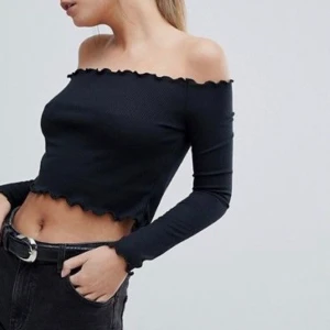 Off-shoulder top - Svart jättefin topp från Gina tricot i storlek S, Köpare står för frakt, fråga för mer bilder<3 