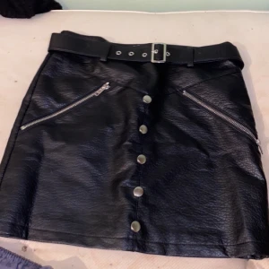 Skinn kjol - Sååå snygg fake skinn kjol