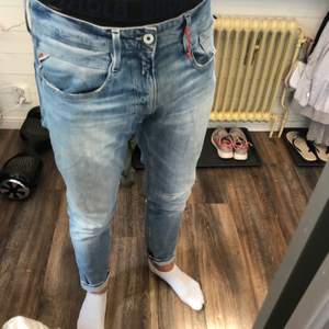 Ett par ljusblå riktigt sköna jeans 👖 ny pris-1000kr
