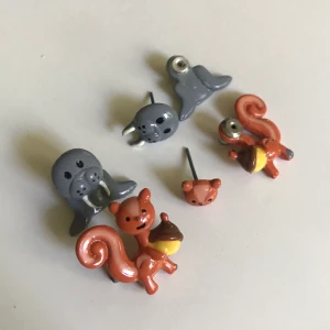 Örhängen - Säljer dessa supersöta och unika örhängen, båda för 50kr eller 30kr styck!💕💕