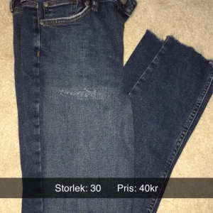 Jeans - Storlek 30