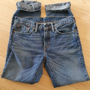 Levi's jeans 511, 31/32 - Levi's jeans i tjock denim. Mycket gott skick, lite använda. Jag är en kille 177cm/68 kg.