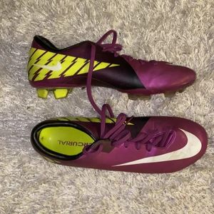 Nike fotbollsskor MERCURIAL storlek 41 - Nike fotbollsskor MERCURIAL storlek 41 använd ett fåtal gånger (frakt tillkommer)