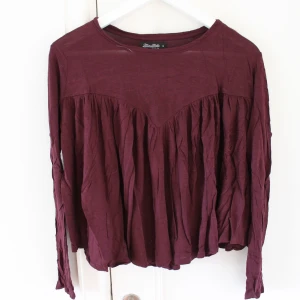 Vinröd topp - Vinröd topp. Köparen står för frakt 🤍