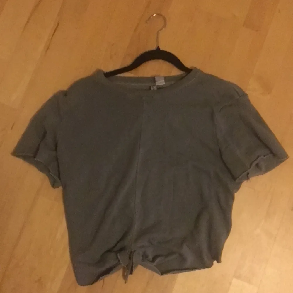 Fin tröja från H&M i strl L. I bra skick! 50 kr exklusive frakt. T-shirts.