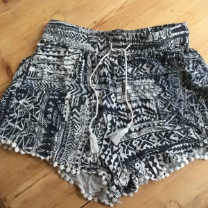  - Köpta förra året, använda en gång..
Storlek S
Lindex 