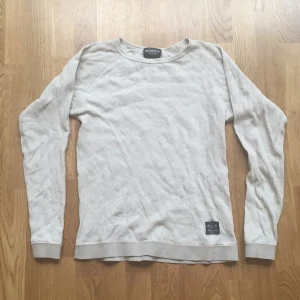  - Basic tröja
Köpt i USA för längesen men är i fint skick.
