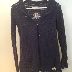  - Virkad Oddmolly kofta.   Köparen betalar eventuell frakt