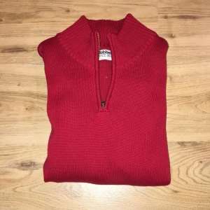  - En riktigt snygg tröja från MQ Använd 3 gånger & säljer pga att ja tycker den är i slim passform. Möts upp i Sthlm vid intresse